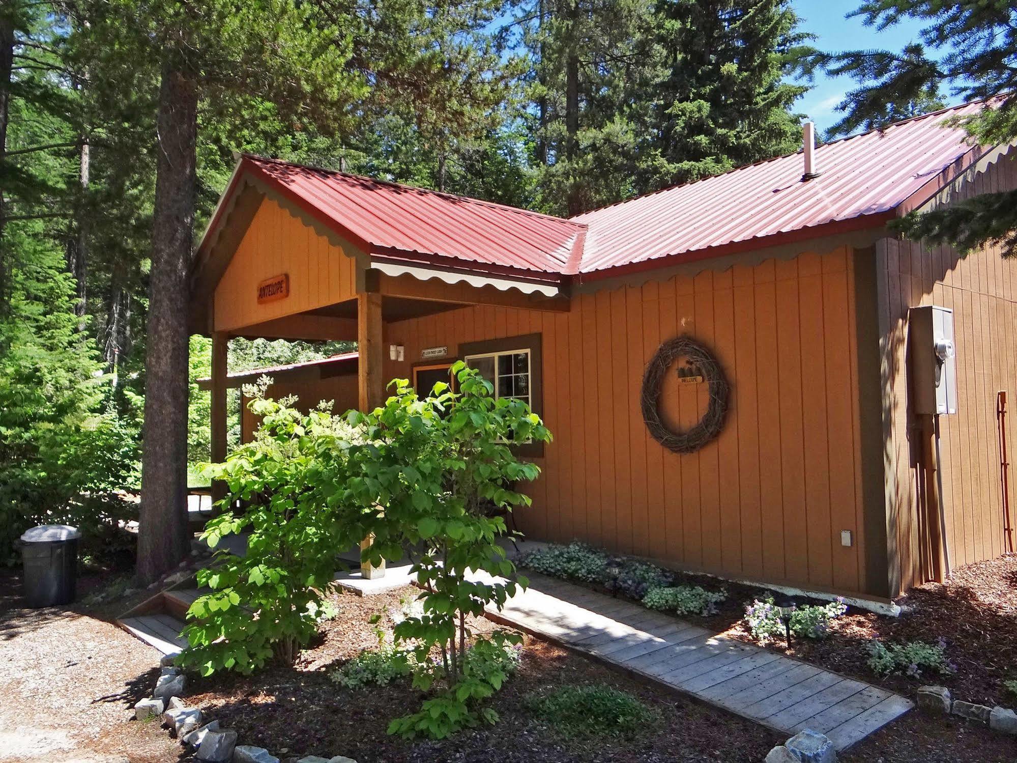 Historic Tamarack Lodge Hungry Horse エクステリア 写真