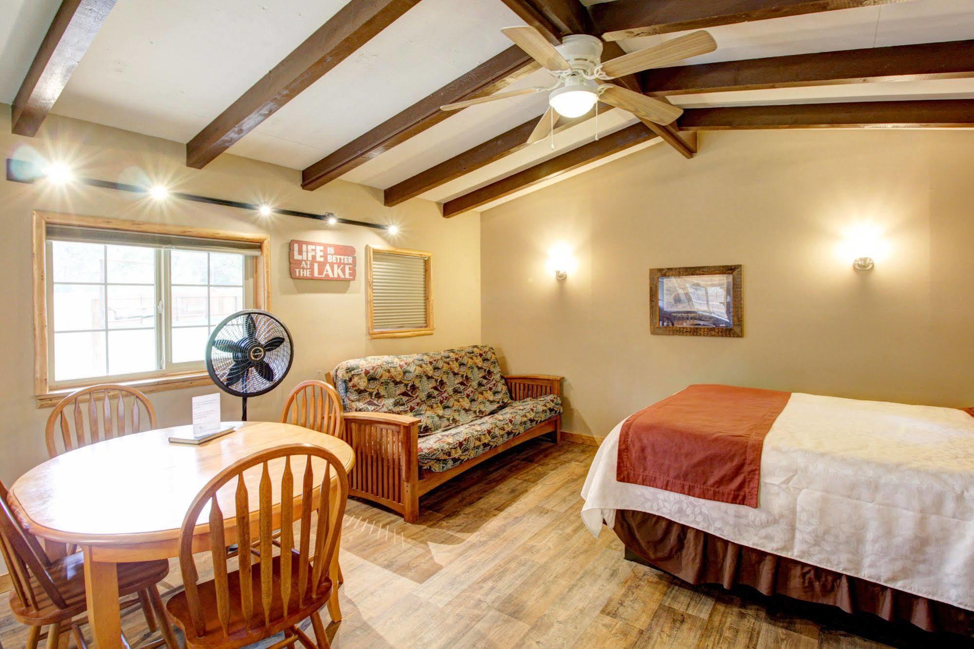 Historic Tamarack Lodge Hungry Horse エクステリア 写真