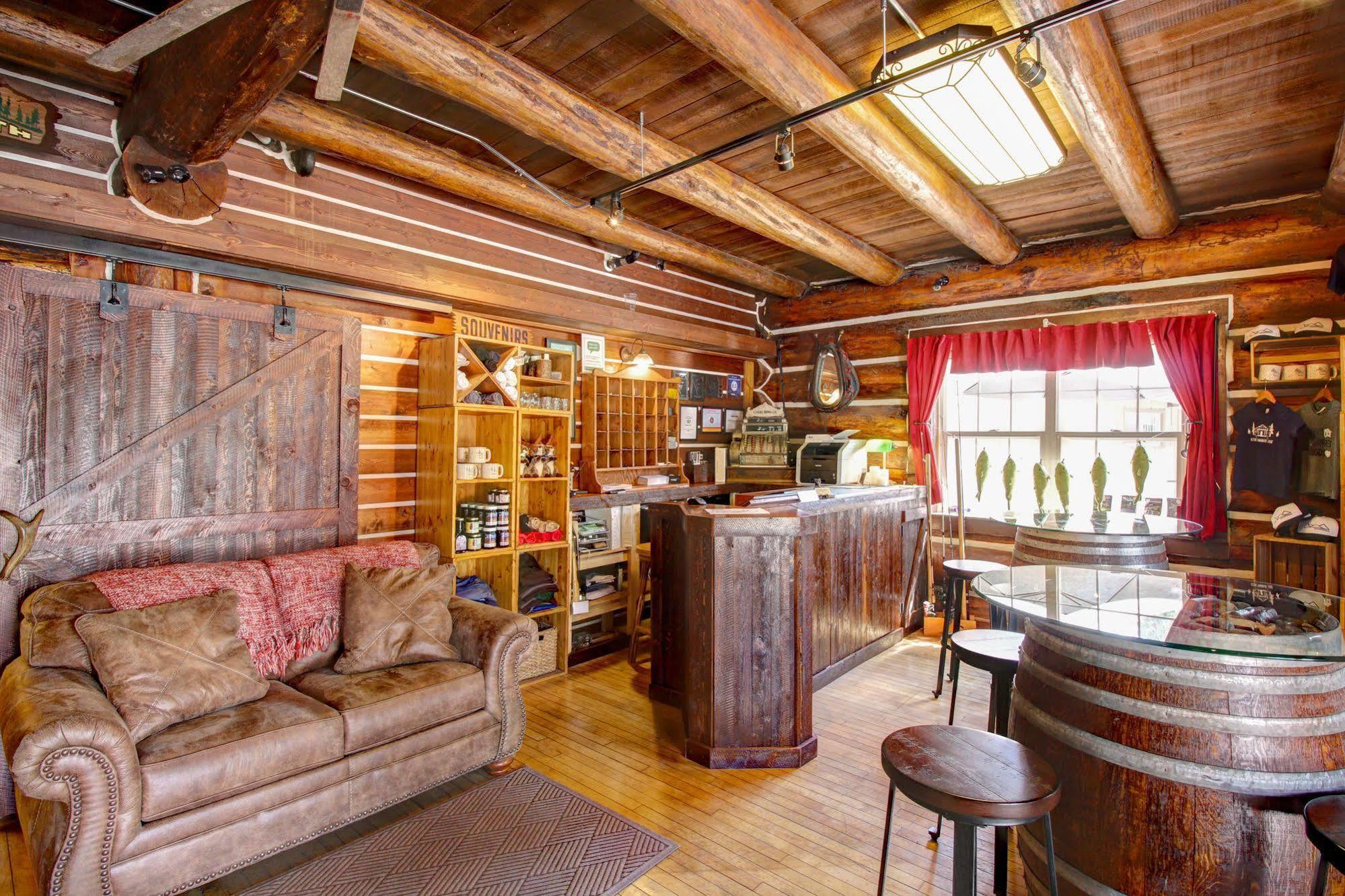 Historic Tamarack Lodge Hungry Horse エクステリア 写真